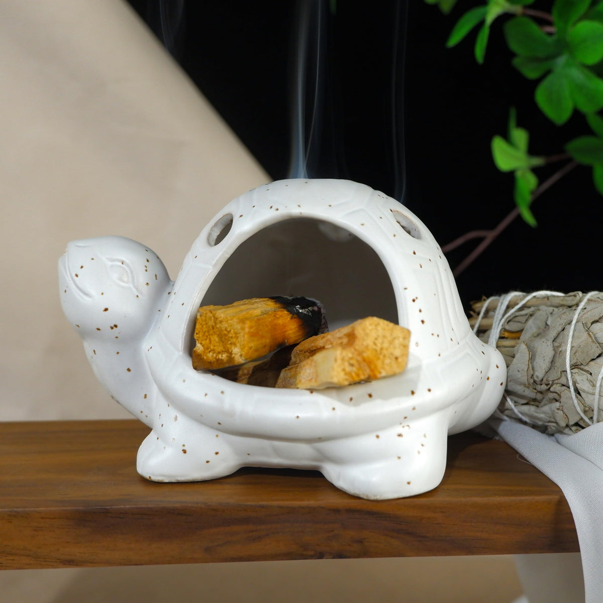 Handcrafted White Ceramic Turtle Palo Santo Holder (Turtle Palo Santo Holder-white)