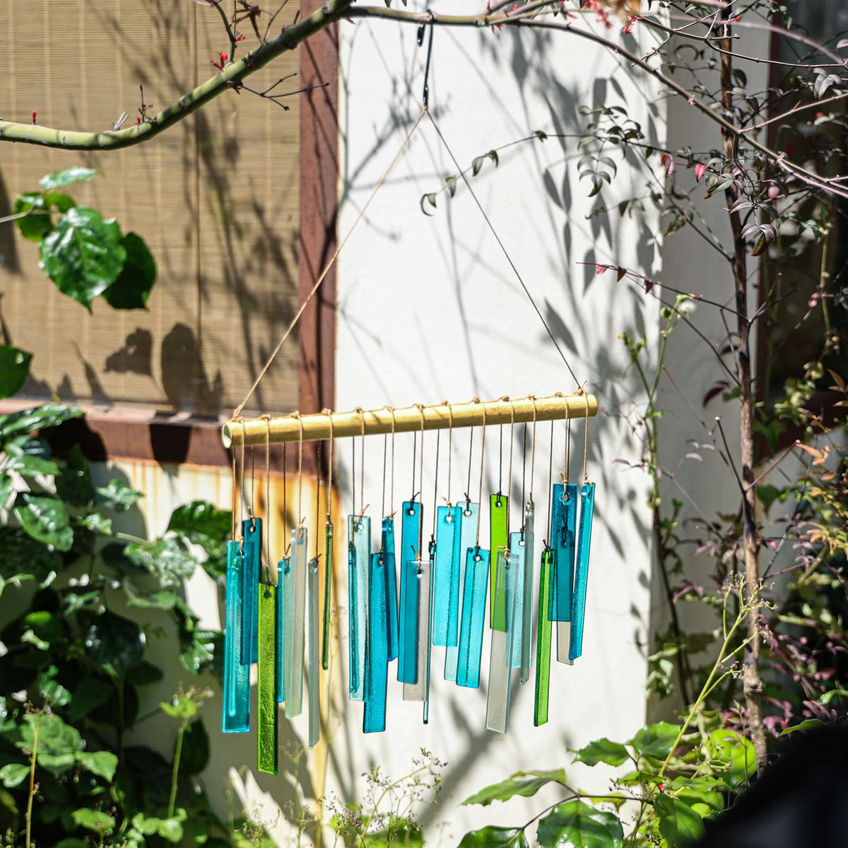Handmade Metal and Glass Wind Chimes (White&blue(sea Glass))
