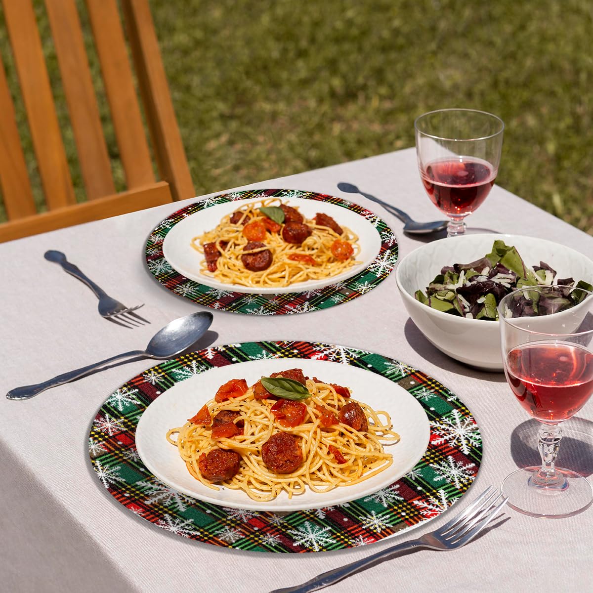 Christmas Plaid Woven Placemats Round Placemats Set of 6 for Festival Party (C 008 / 6 pieces)