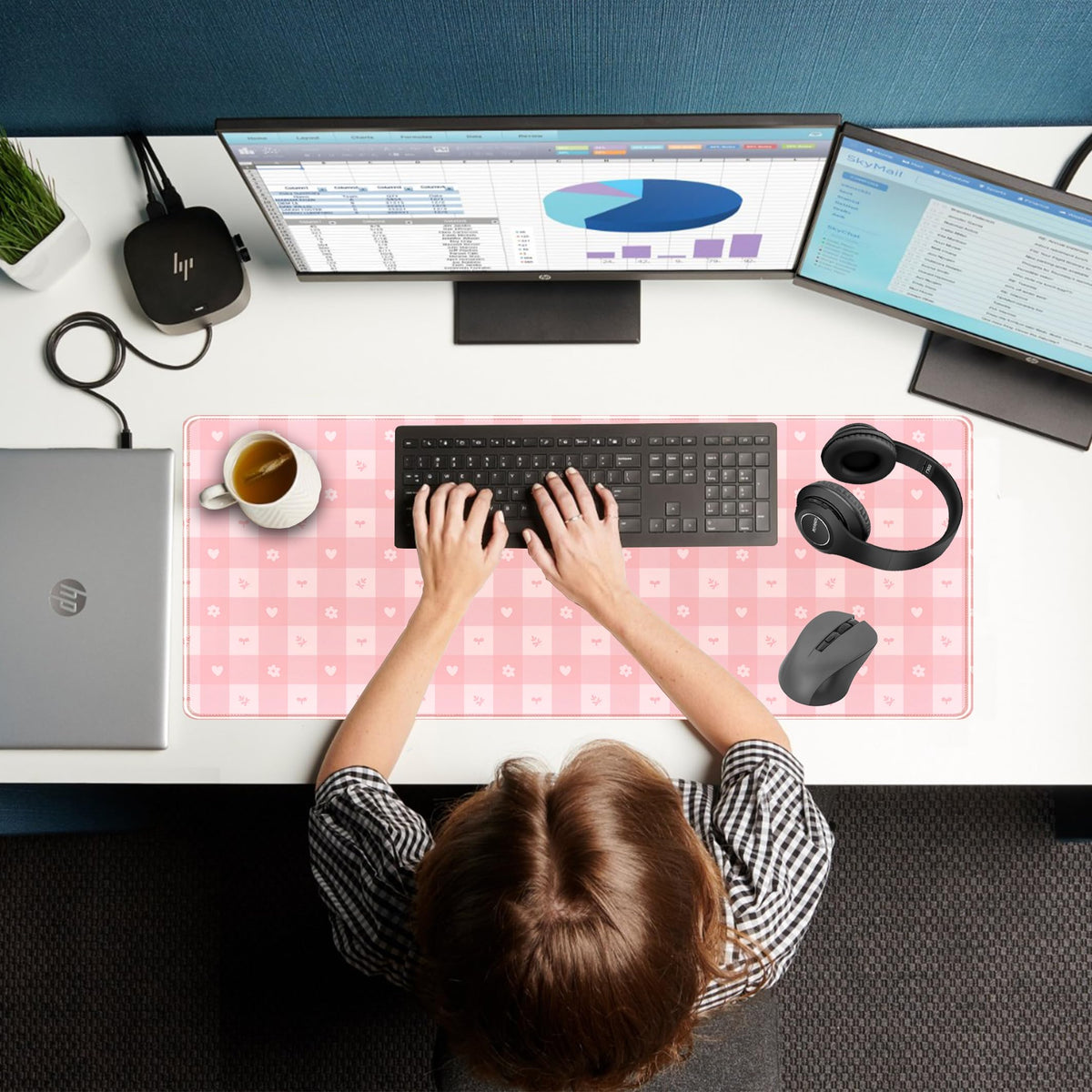 Pink Minimalist Gingham Floral Desk Mat Gaming Mouse Pad Large Cute Pastel Desk Pad Deskmat Kawaii (Pink Gingham Floral)