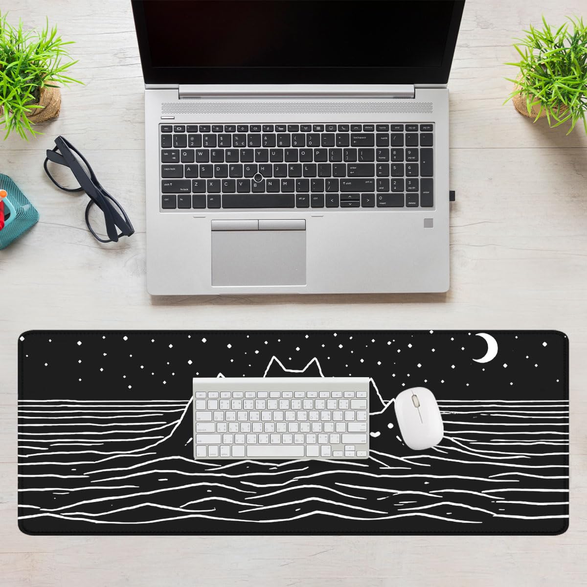 Black White Cat Gaming Mouse Pad Minimal Mountain Ocean Night Large Gaming Mouse Mat with Stitched Edges (31.5L x 11.8W inches / Black White Cat)