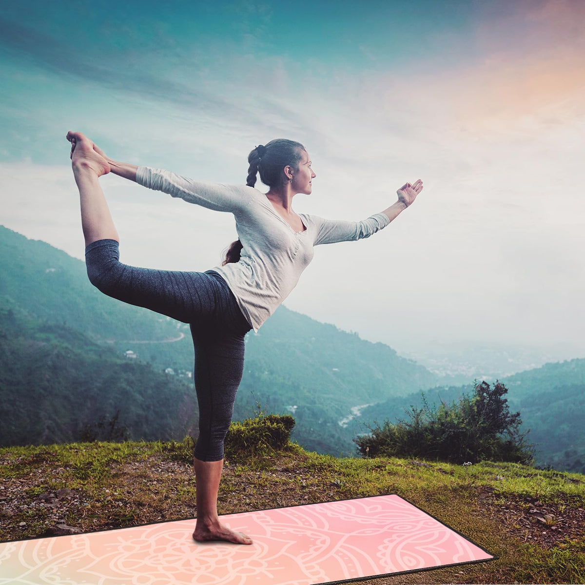 Non Slip Hot Yoga Towel (Dreamy Pink Mandala / 70"x26")
