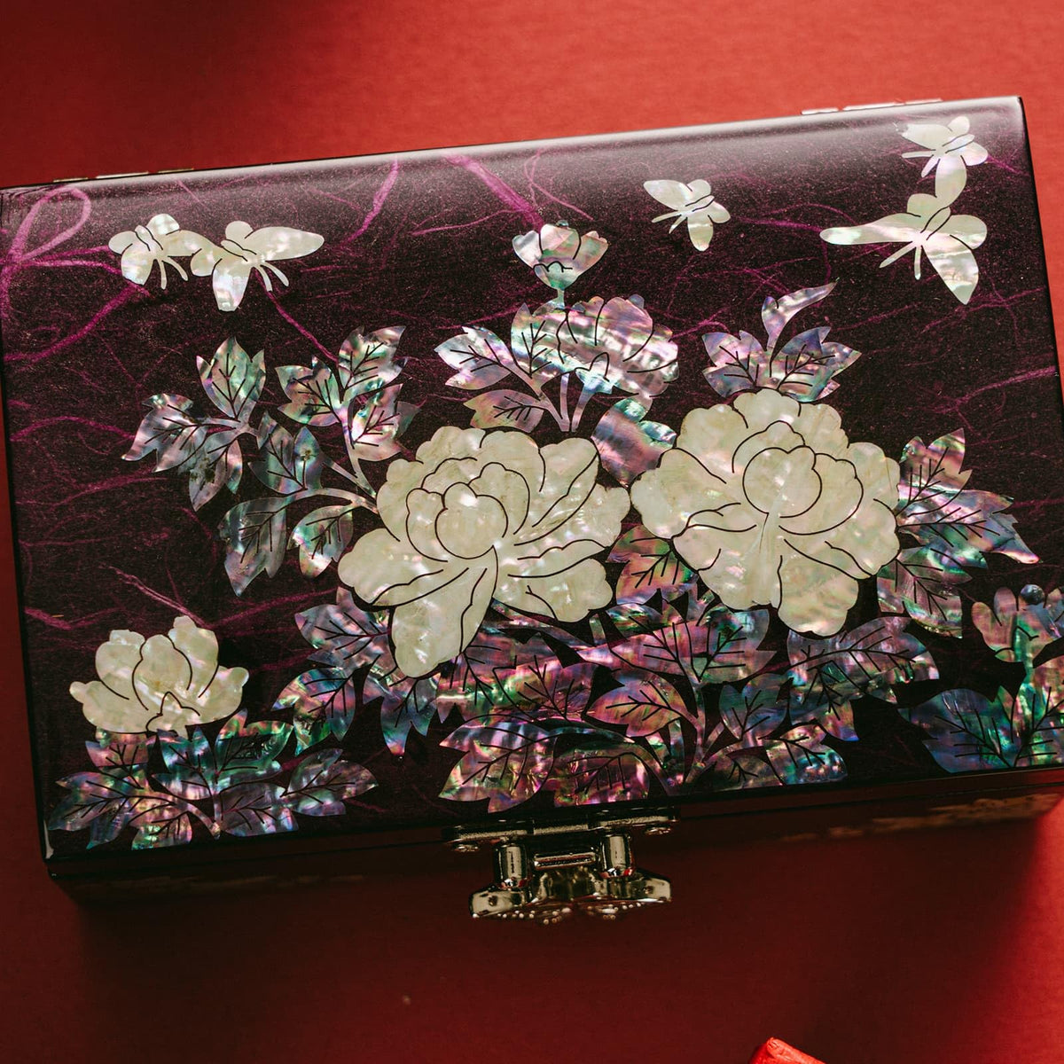 Mother-of-Pearl Jewelry Box – Elegant Purple Lacquered Keepsake with Peony & Butterfly Design, Red Velvet Interior – Christmas, Birthday Gift, Unique Jewelry Organizer for Women (Purple Haze)
