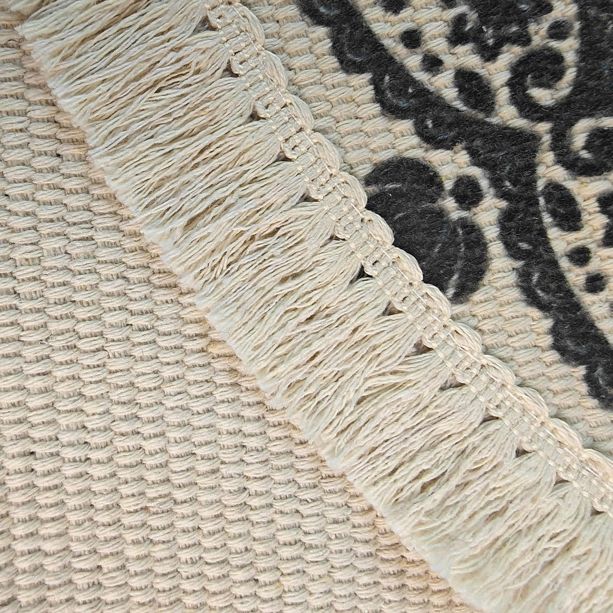 Boho Rustic Round Placemat for Dinning Table with Tassels (Black Gray)