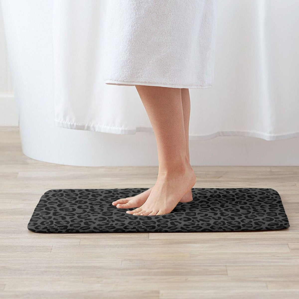 Leopard Print Black Bath Mat Non (1'8" x 2'8" (Rectangular) / Leopard Print Black)