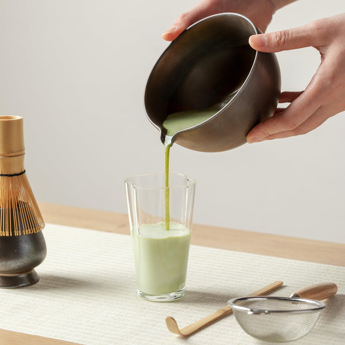 Matcha Whisk Set (Black/Gold)
