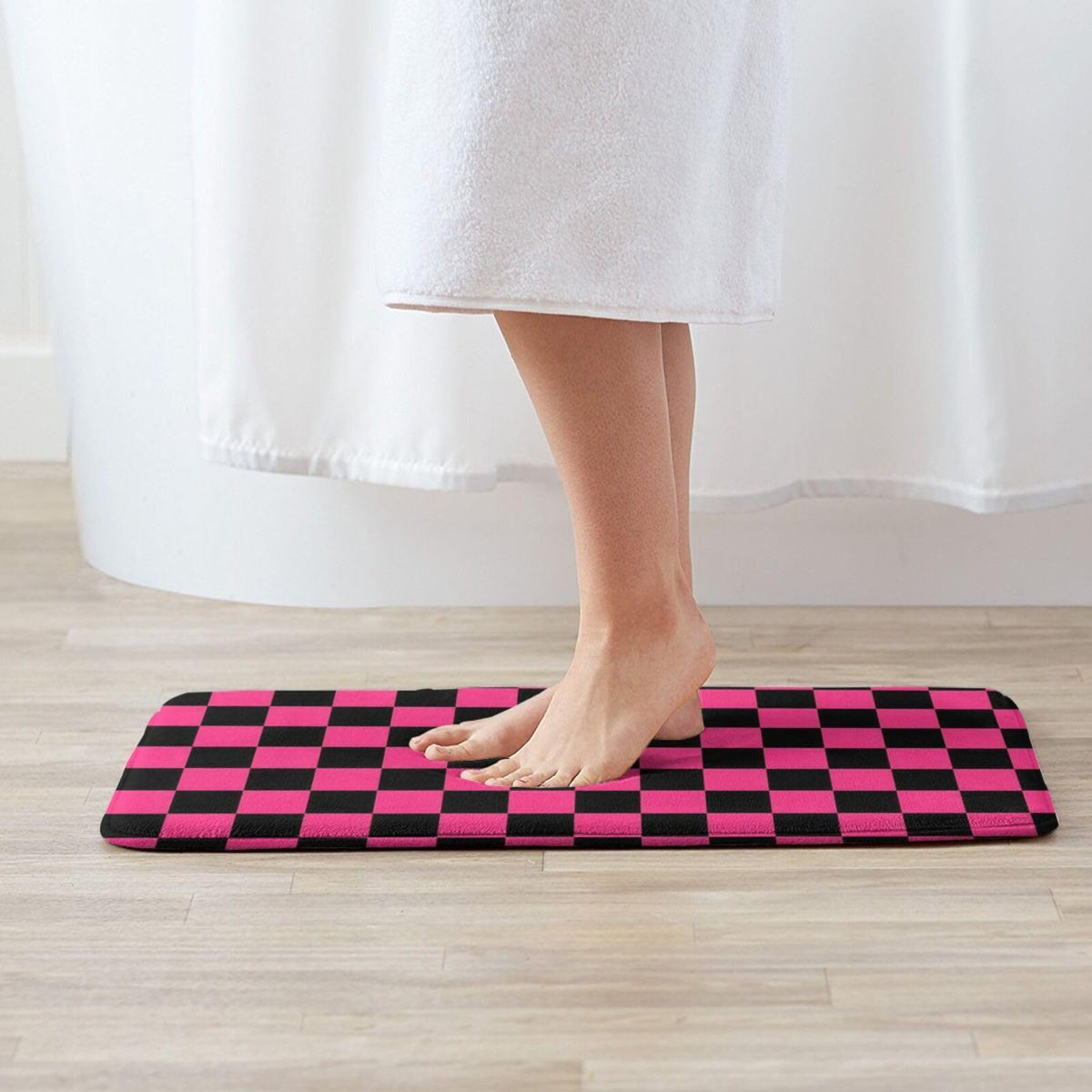 Pink Black Checkered Bath Mat Non (1'8" x 2'8" (Rectangular) / Pink Black Checkered)