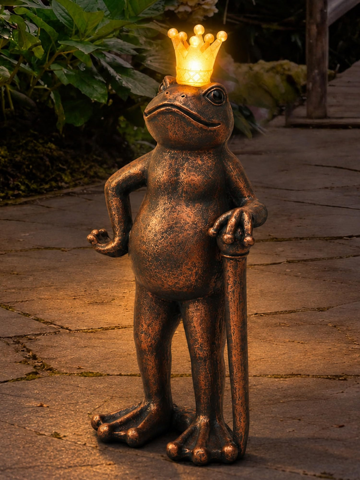Solar Funny Frog Prince Garden Statue Outdoor Decor (Copper)