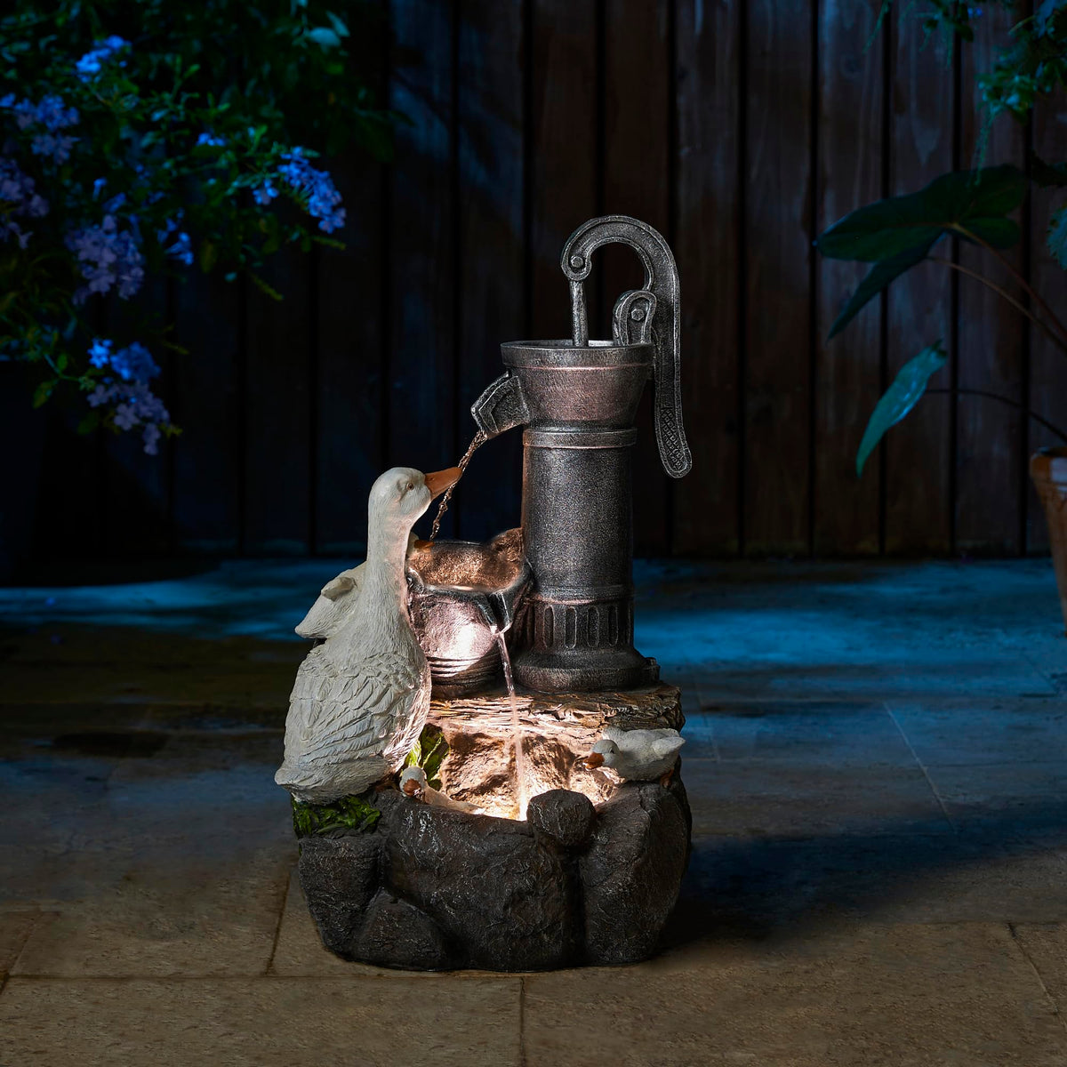 24" Farmhouse Duck Outdoor Fountain with LED & Pump (Cute Duck Family Fountain / 24"H)