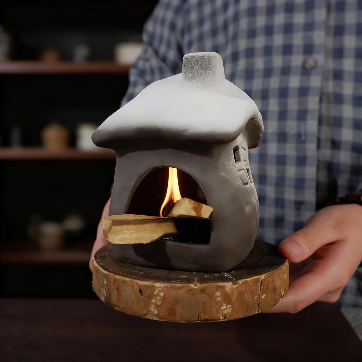 Tall Snow Roofed Ceramic Palo Santo Burner (Black-snow Top)