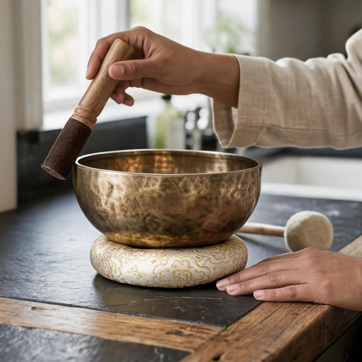 Singing Bowl Cushion for Crystal & Tibetan Singing Bowls (WhiteGold / 6.7 Inch)