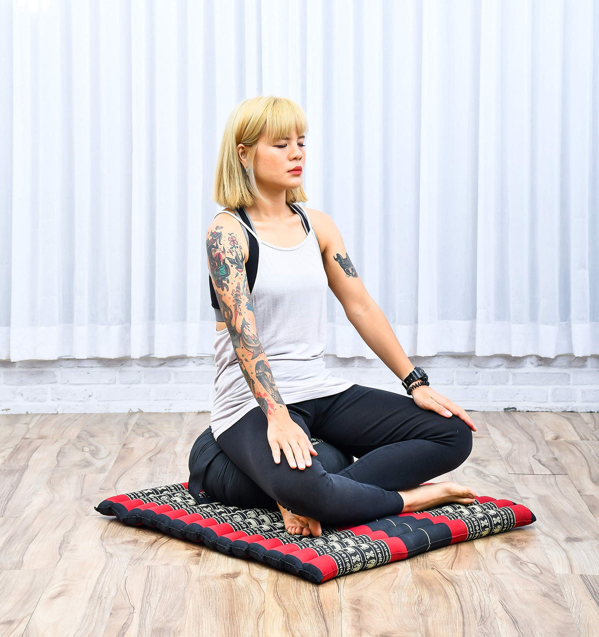Meditation Cushion Set (Sf13 - Red, Black)