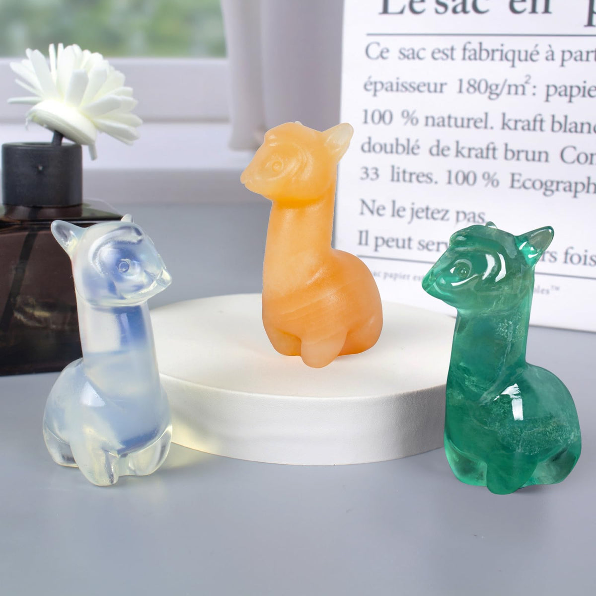 2.1 inch Hand Carved Natural Fluorite Alpaca Statue Sparkling Desk Charm for Kitchen Serenity Zen Office Guardian Stress Relief Companions Statue Crystal Home Decor (Fluorite Alpaca)