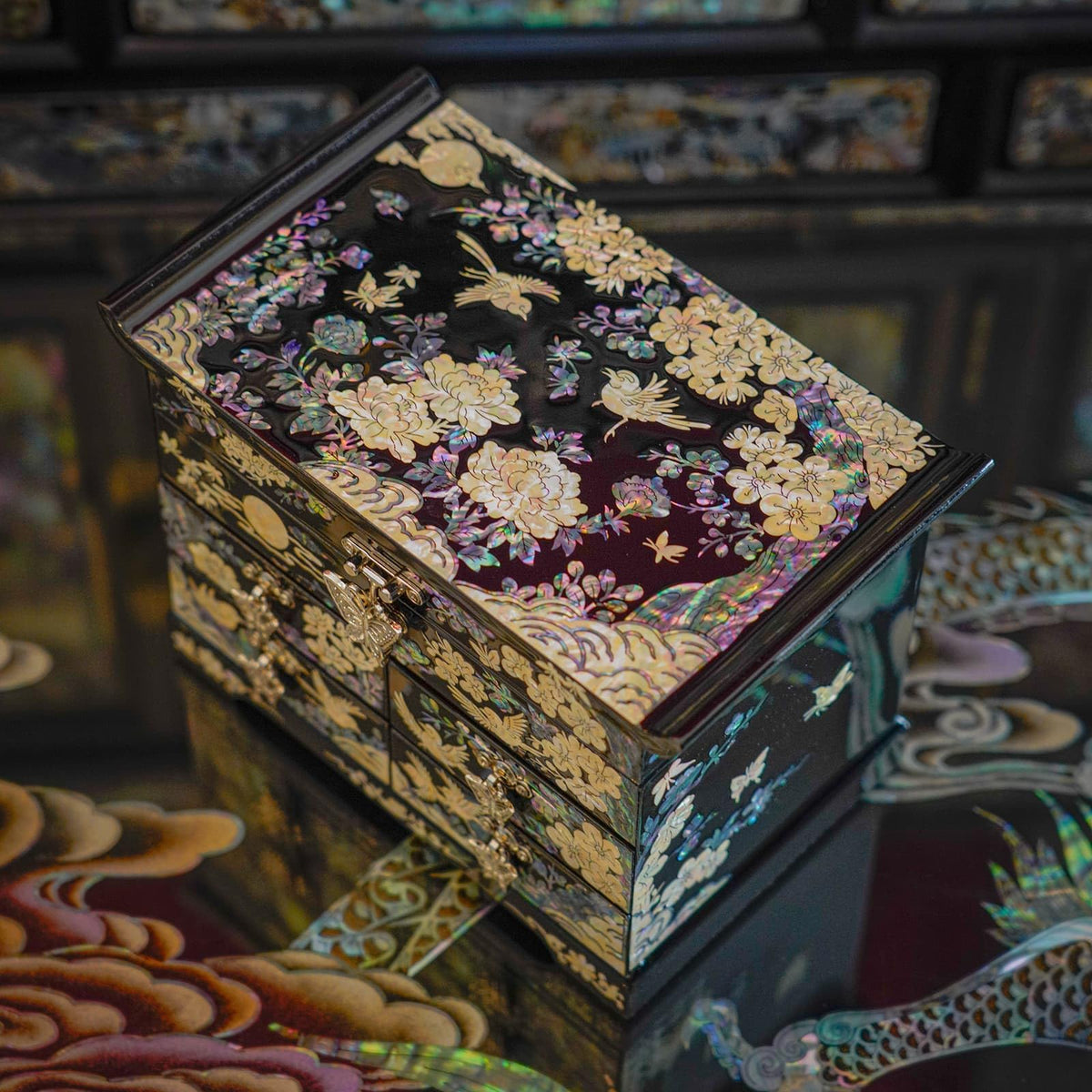 Mother of Pearl Jewelry Organizer Box (Plum Blossom)