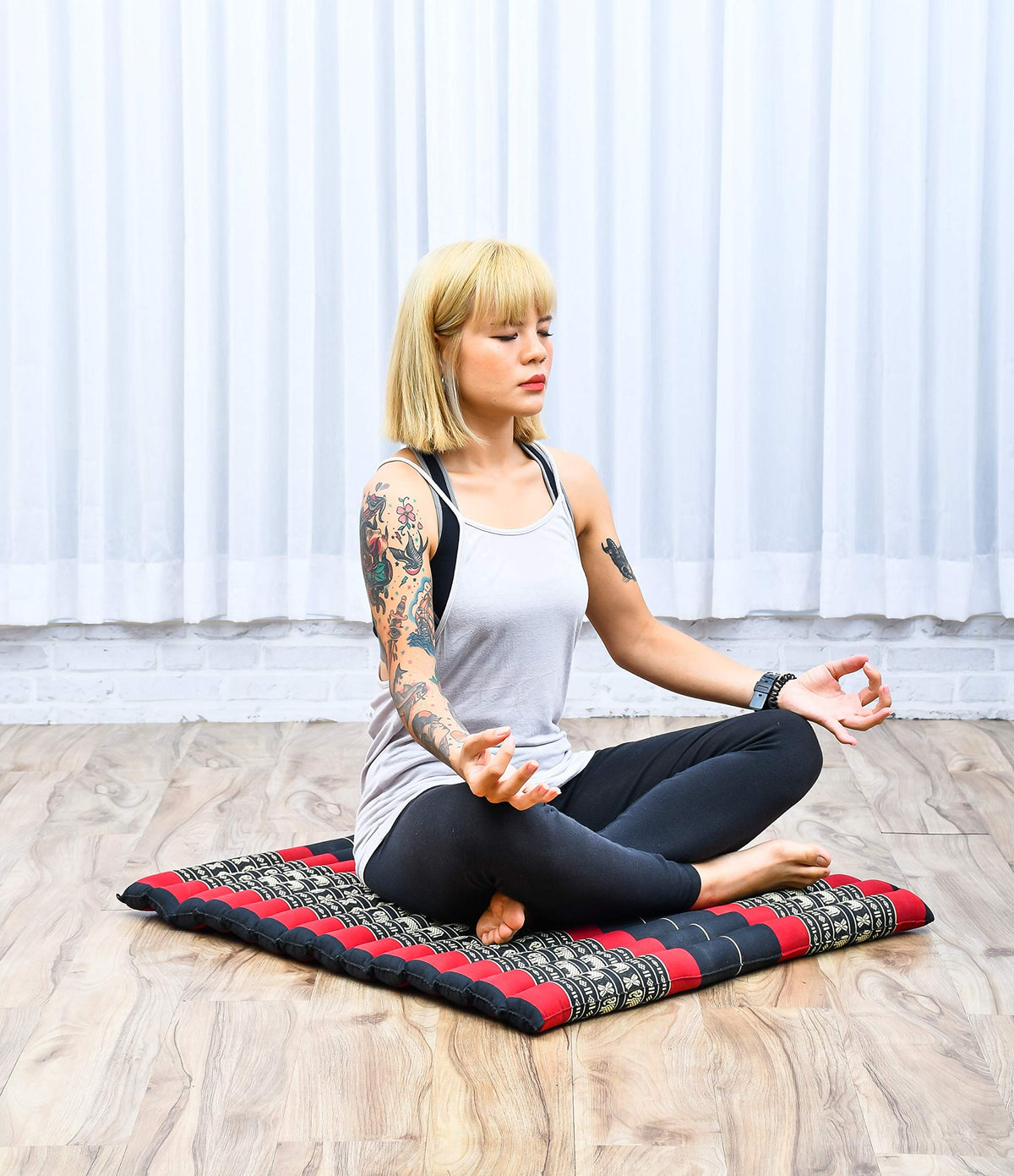 Zabuton Meditation Mat 28 x 28 inches (Sf13 - Red, Black)