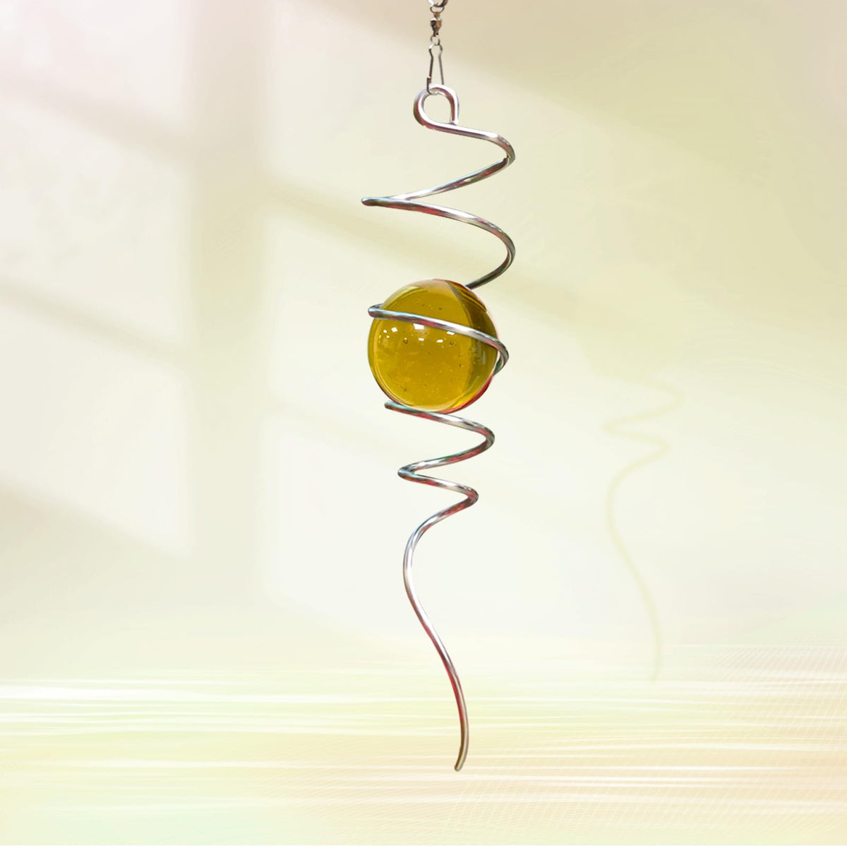 Gazing Ball Spiral Tail with Gold Glass Orb (Gold Glass Orb)