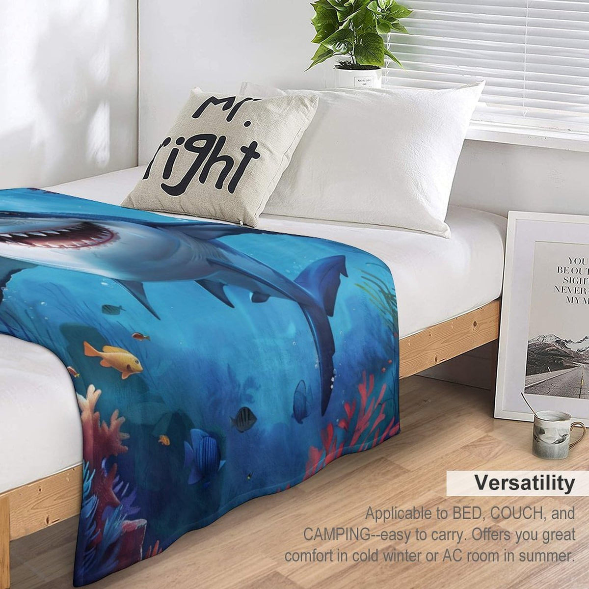 Ocean Shark Fleece Throw Blanket (40"x50" / Shark)