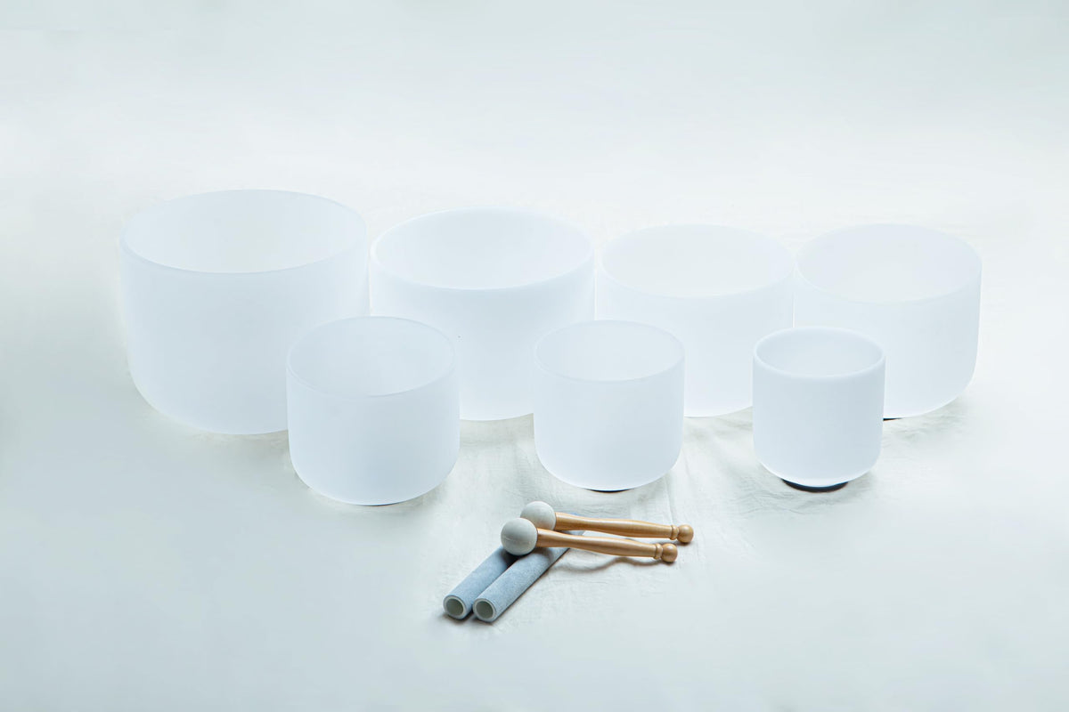 Crystal Singing Bowl with Carrying Case (Set of 7, 6-12 inches / White set)