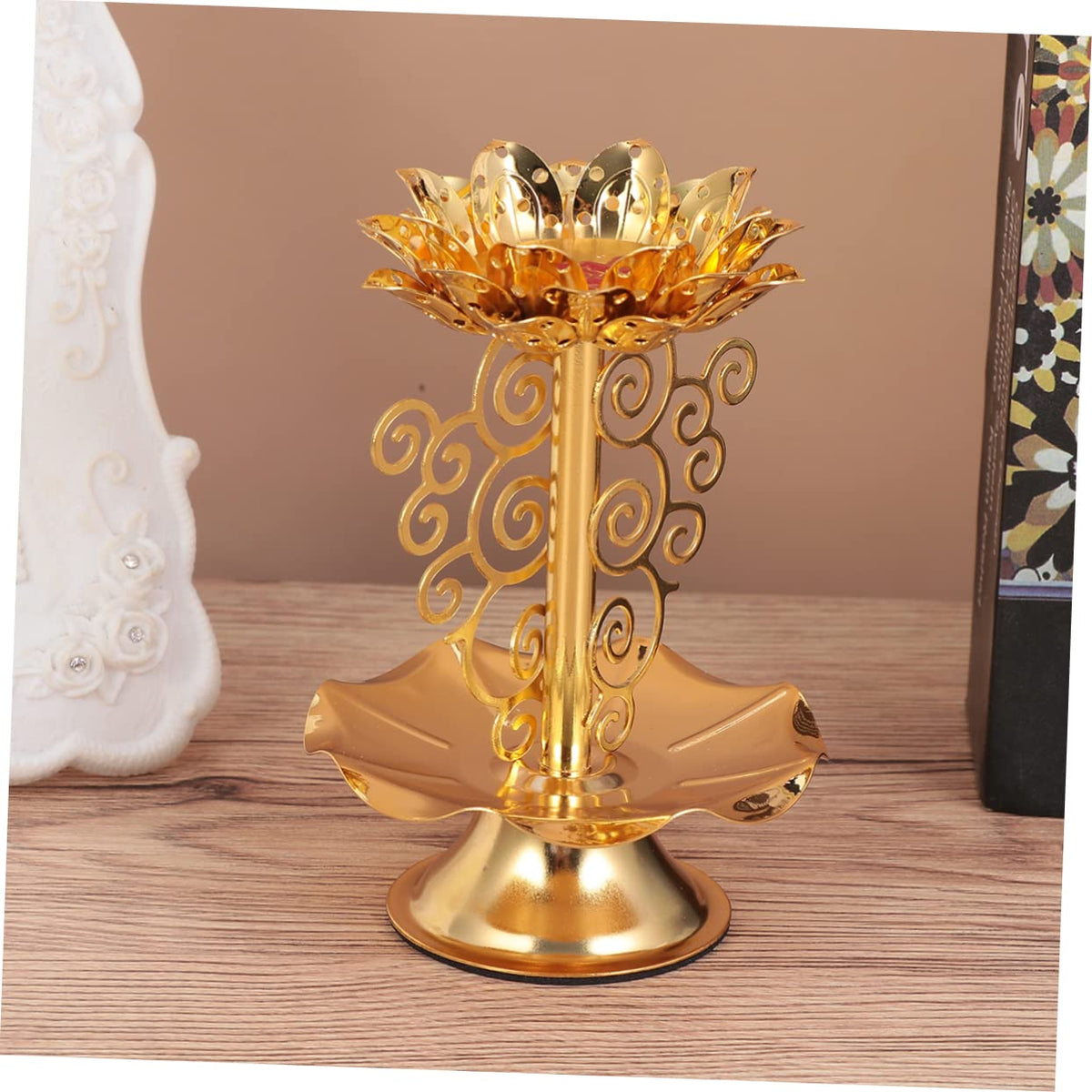 4pcs Lotus Alloy Candle Holder Decorative Buddhist Candlestick for Living Room Temples and Home Unique Creative Design for Elegant Centerpiece (Goldenx4pcs / 11.5x7.5cmx4pcs)