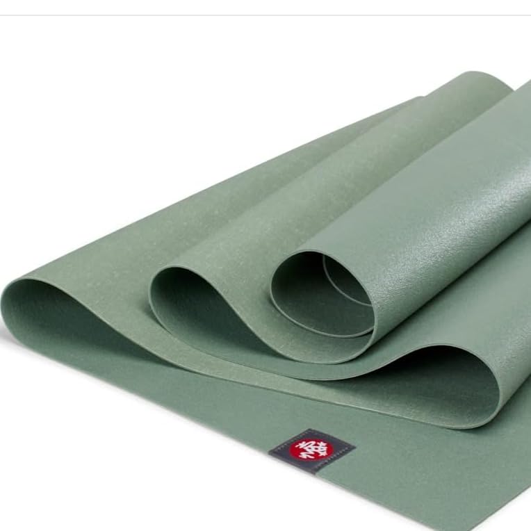 eKO Superlite Travel Yoga Mat (Leaf Green / 79" x 24")