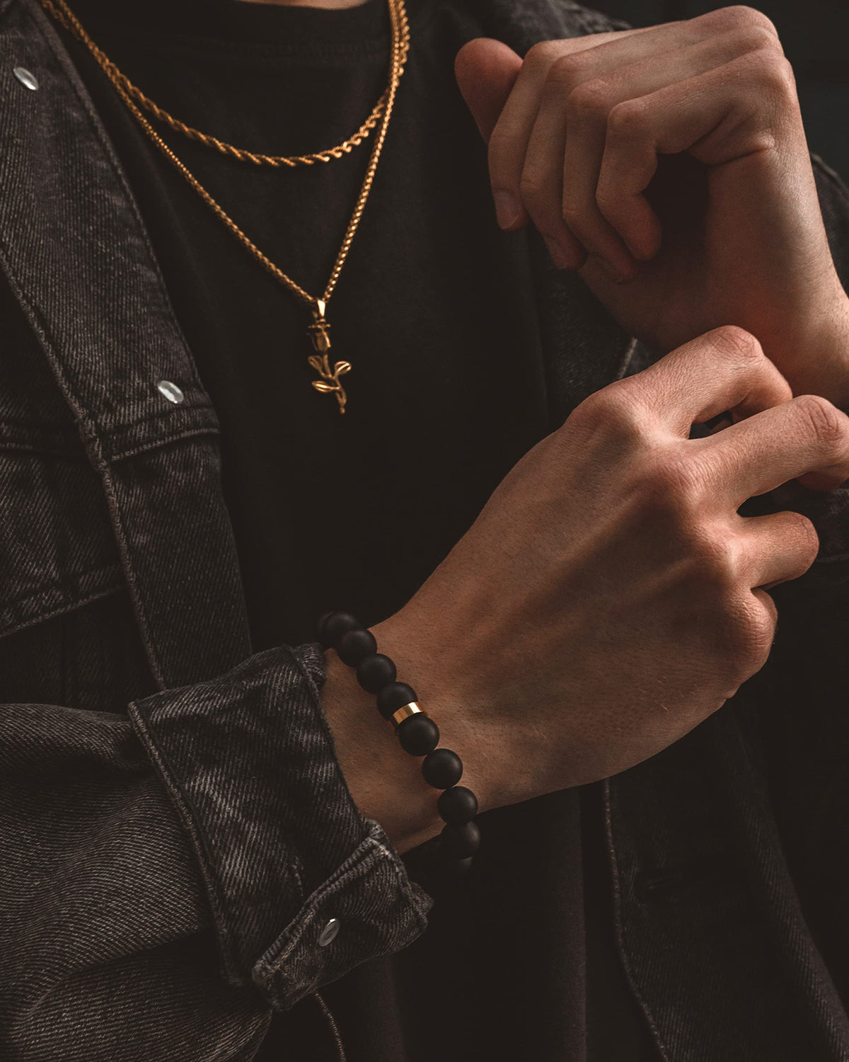Andalus Men's Matte Black Solid Onyx Beaded Bracelet (10mm Gold / Large)
