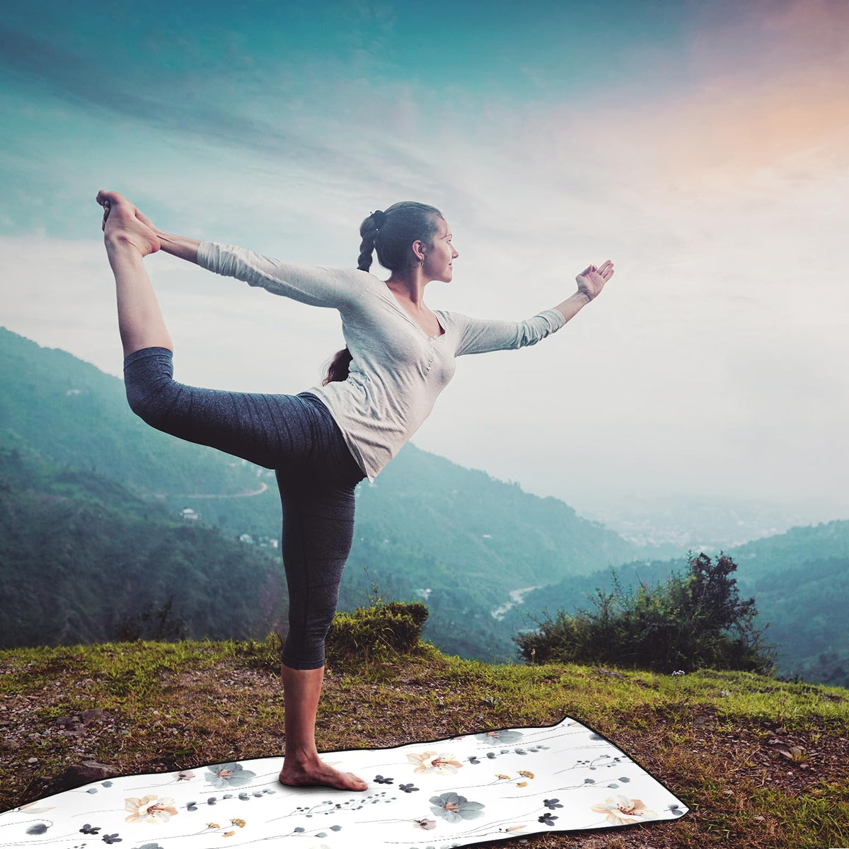 Non Slip Hot Yoga Towel (Watercolor Flowers / 70"x26")