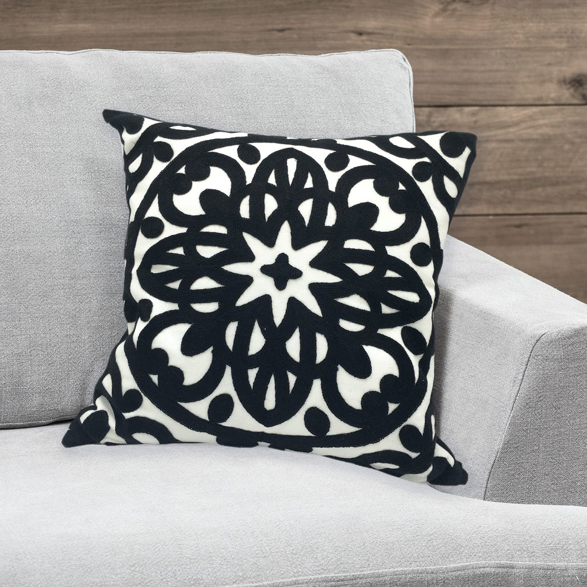 Embroidered Decorative Throw Pillow Cover 20"x 20" (Black / 20" x 20" (Pack of 1))