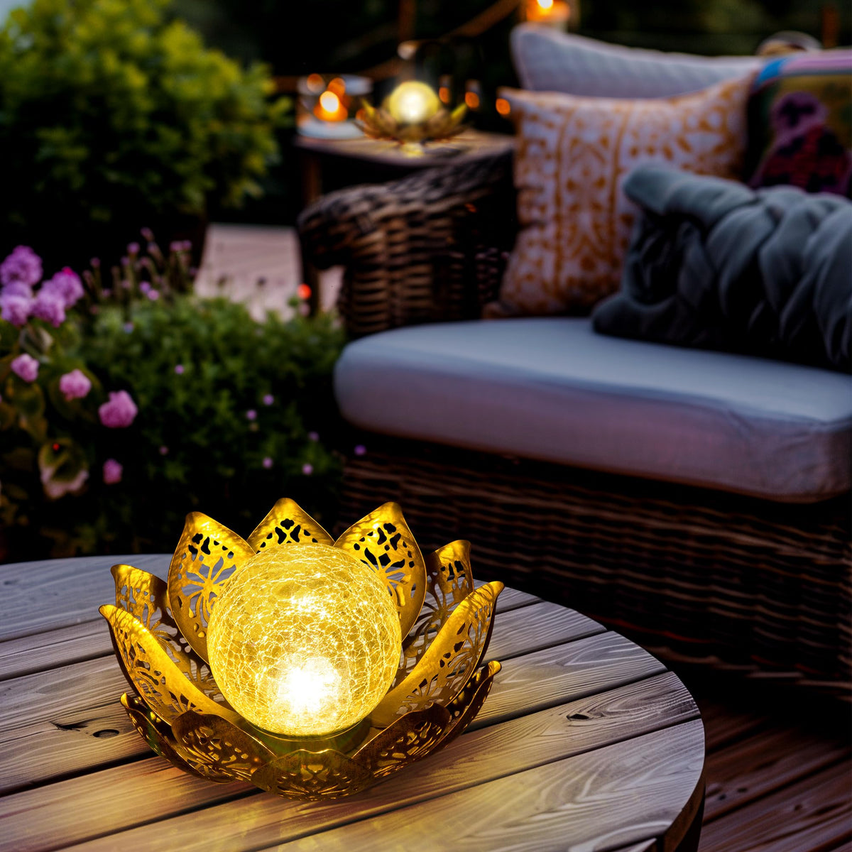 Solar Light Outdoor Garden Decor (Gold)