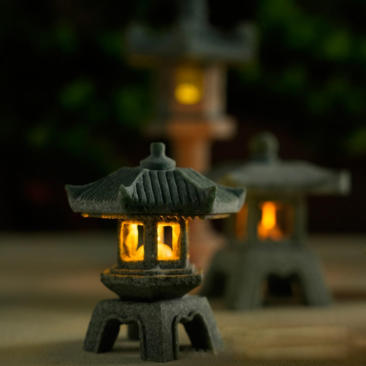 Japanese Pagoda LED Lamp Statue Figurine LED Lantern Pagoda Statue Figurine (Style C)