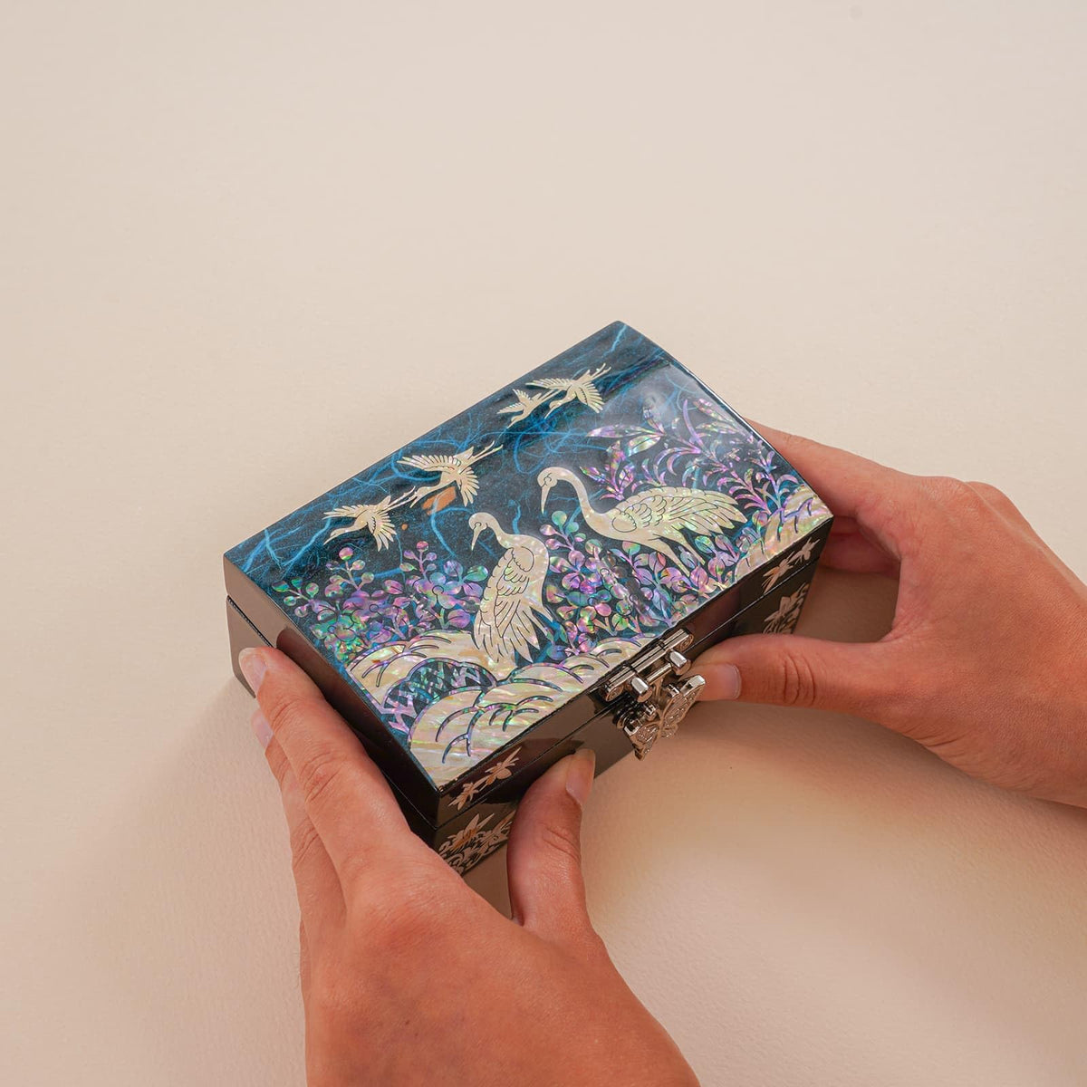 Mother of Pearl Small Jewelry Ring Box (Blue_Crane)