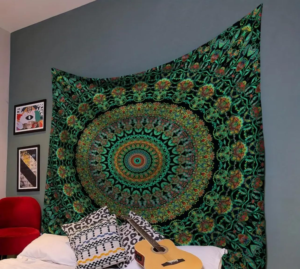 Green Peacock Mandala Tapestry (Green / 79"L x 58"W)