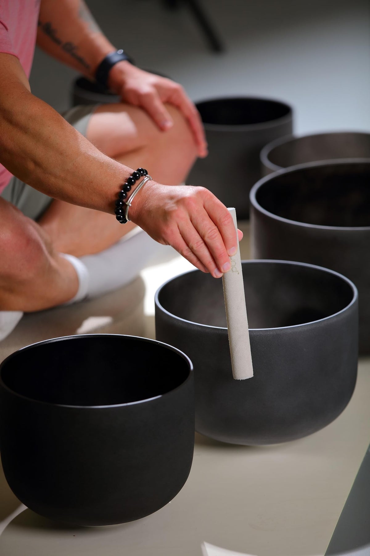 6"A+8"B+10"F) 432Hz Set of 3 Black Crystal Singing Bowl 6-10 inch with Heavy Duty Carrying Case and Mallets (6-10 inch / Set of 3 Blacks ( 6"A+8"B+10"F))