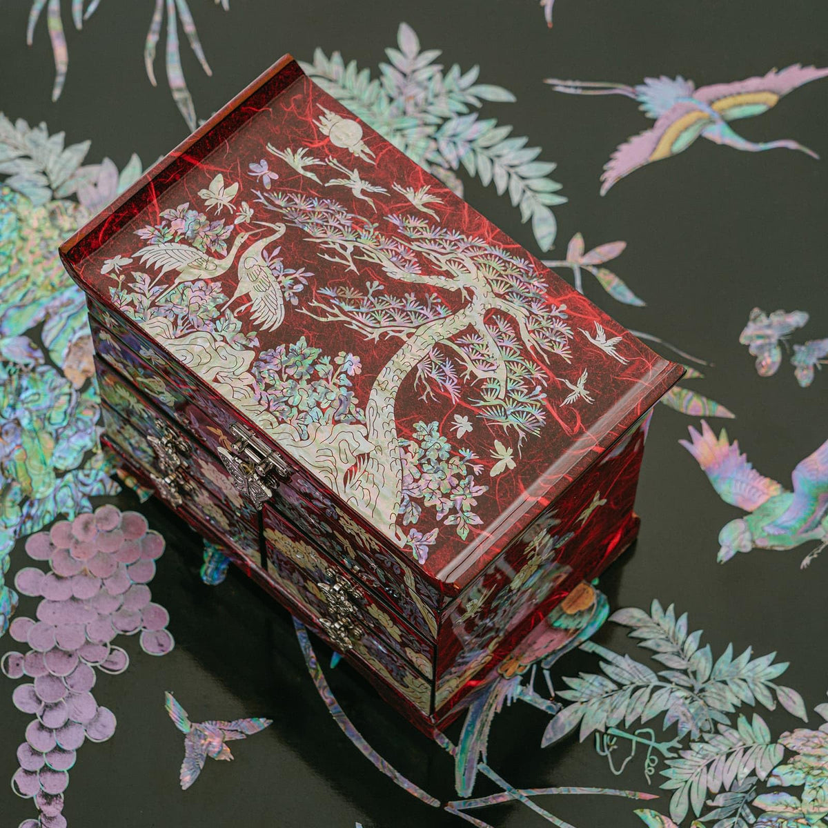 Handcrafted Mother of Pearl Jewelry Box (Crane and Pine Tree - Red)